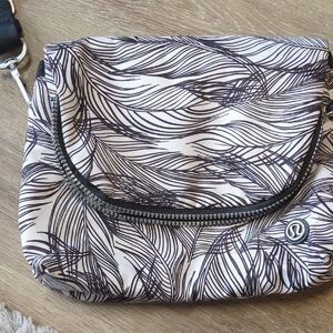 Lululemon Party Om Bag
Sketchy Palms White Black / Black